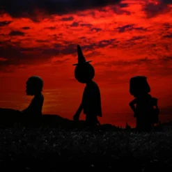 NECA - Toony Terrors Trick Or Treaters 3 Pack (Halloween 3) 6" Action Figures (Pre-Order Ships August) 21 NECA - Toony Terrors Trick Or Treaters 3 Pack (Halloween 3) 6