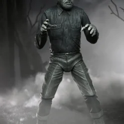 NECA - Universal Monsters - Ultimate Wolf Man (B&W) 7
