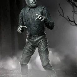 NECA - Universal Monsters - Ultimate Wolf Man (B&W) 7