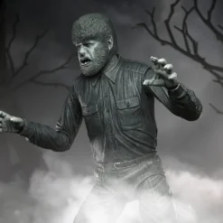 NECA - Universal Monsters - Ultimate Wolf Man (B&W) 7