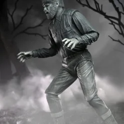 NECA - Universal Monsters - Ultimate Wolf Man (B&W) 7