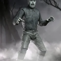 NECA - Universal Monsters - Ultimate Wolf Man (B&W) 7